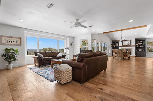 4001 Walnut Dr, Rescue, CA 95672