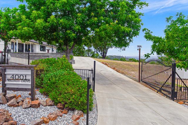4001 Walnut Dr, Rescue, CA 95672