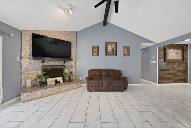 537 N Park Drive, Saginaw, TX 76179