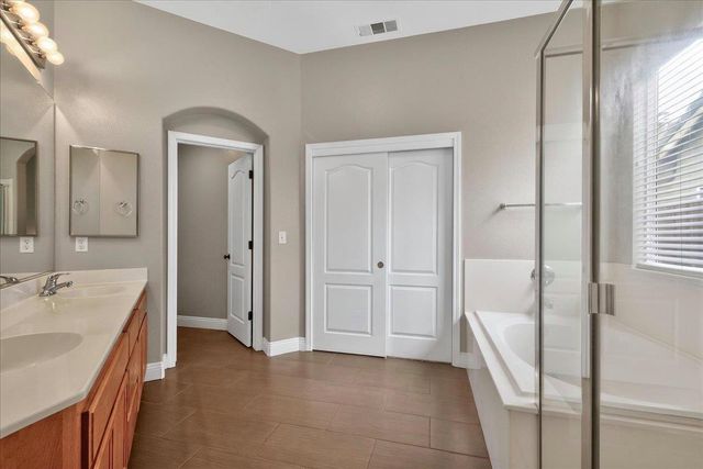 3400 Sleepy Hollow Ln, Modesto, CA 95355