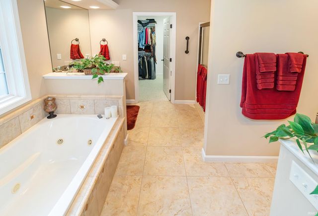 8200 Whitetail Trail, Evansville, IN 47711