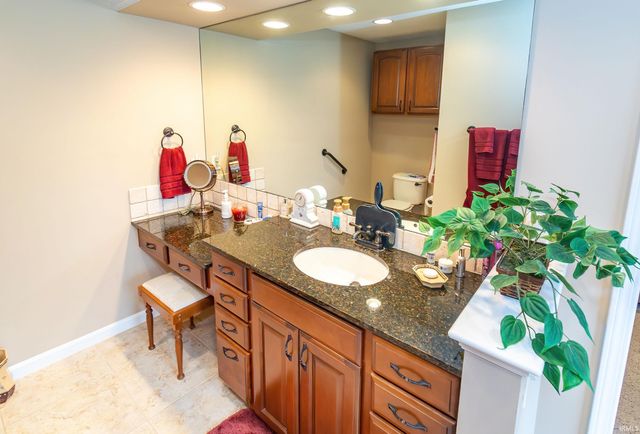 8200 Whitetail Trail, Evansville, IN 47711