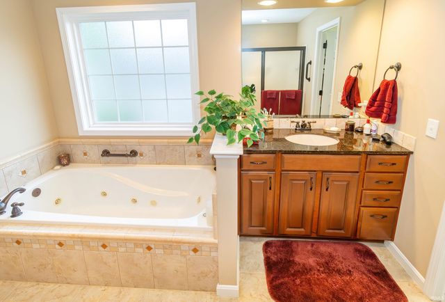 8200 Whitetail Trail, Evansville, IN 47711