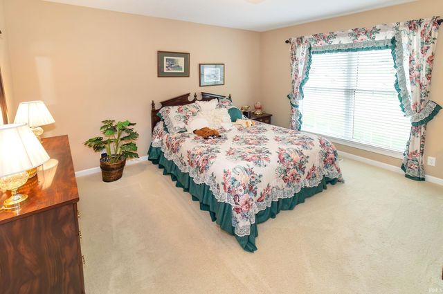 8200 Whitetail Trail, Evansville, IN 47711