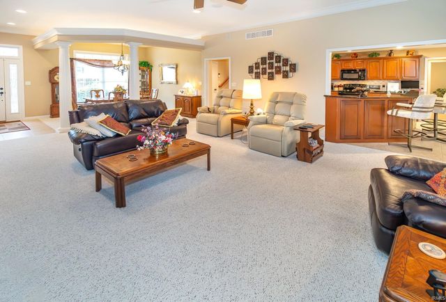 8200 Whitetail Trail, Evansville, IN 47711