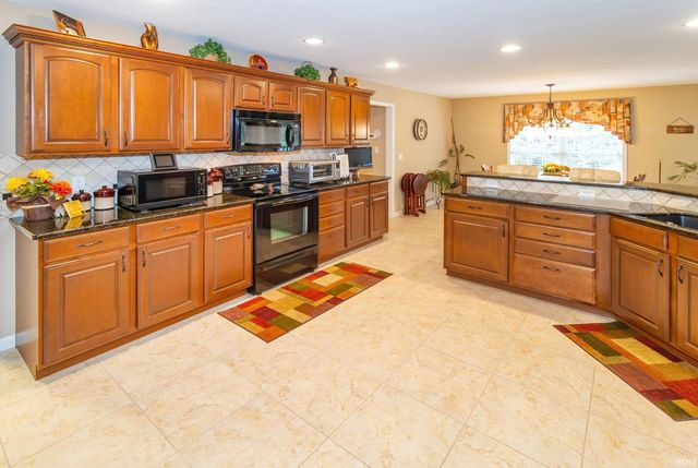 8200 Whitetail Trail, Evansville, IN 47711