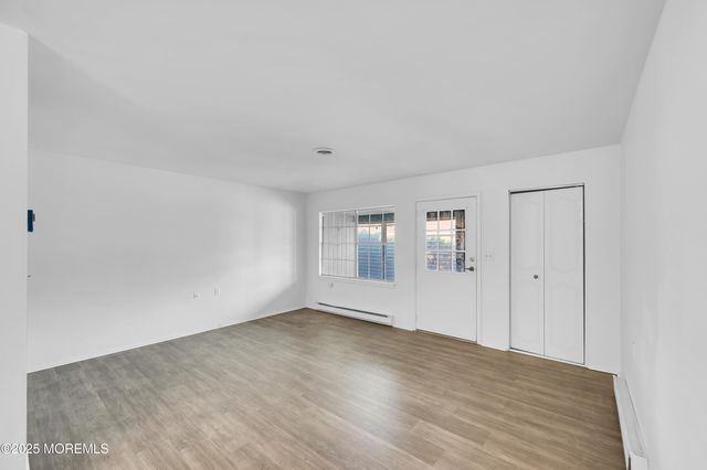 20 Yorkshire Court E, Manchester, NJ 08759