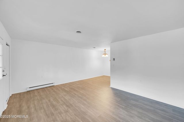 20 Yorkshire Court E, Manchester, NJ 08759