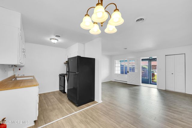 20 Yorkshire Court E, Manchester, NJ 08759