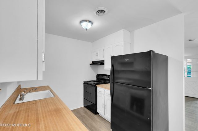 20 Yorkshire Court E, Manchester, NJ 08759