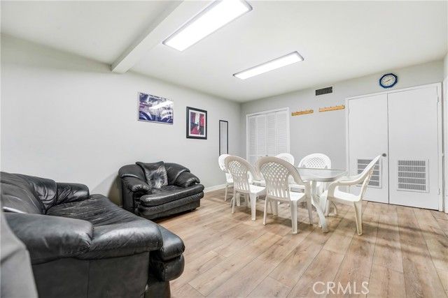 5243 Yarmouth 31, Encino (los Angeles), CA 91316