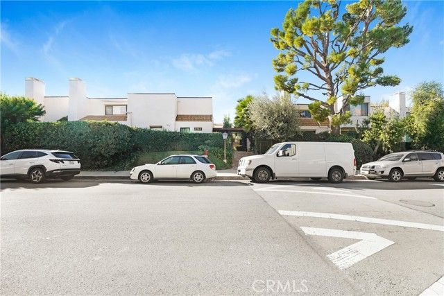 5243 Yarmouth 31, Encino (los Angeles), CA 91316