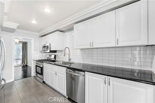 5243 Yarmouth 31, Encino (los Angeles), CA 91316