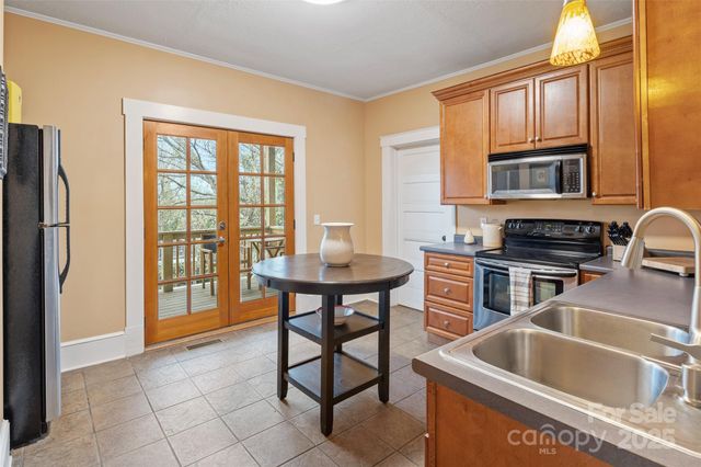 75 Cherry Street N, Asheville, NC 28801