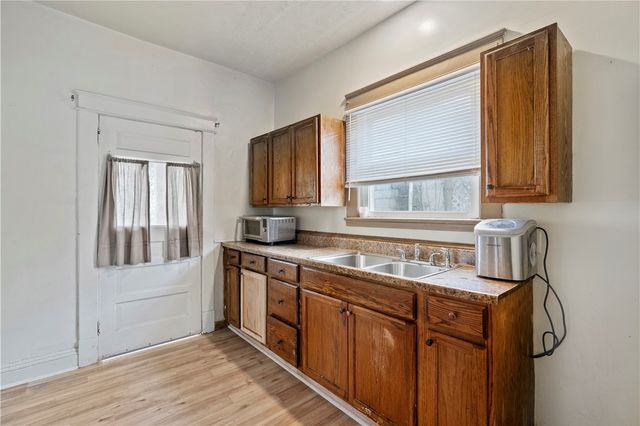 11 E Moody Ave, New Castle, PA 16101