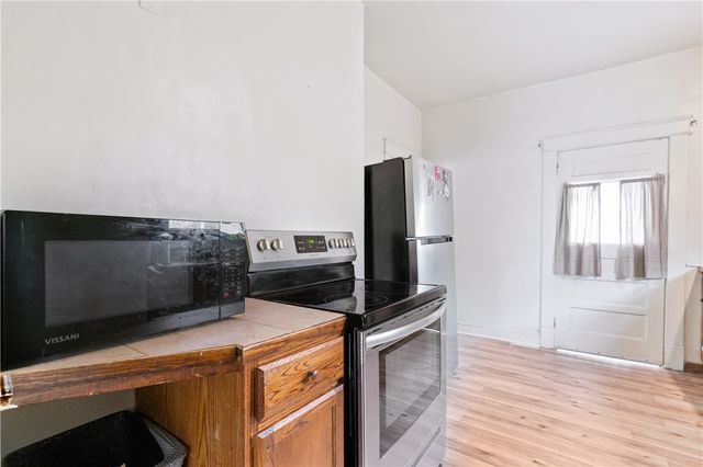 11 E Moody Ave, New Castle, PA 16101