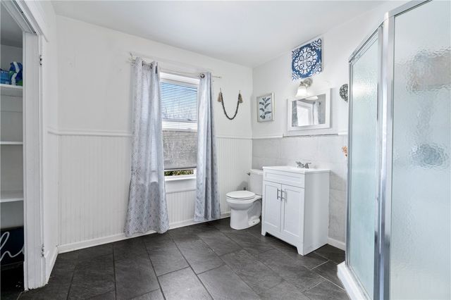 11 E Moody Ave, New Castle, PA 16101