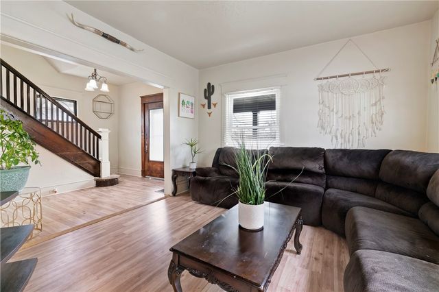 11 E Moody Ave, New Castle, PA 16101