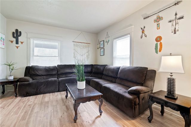 11 E Moody Ave, New Castle, PA 16101