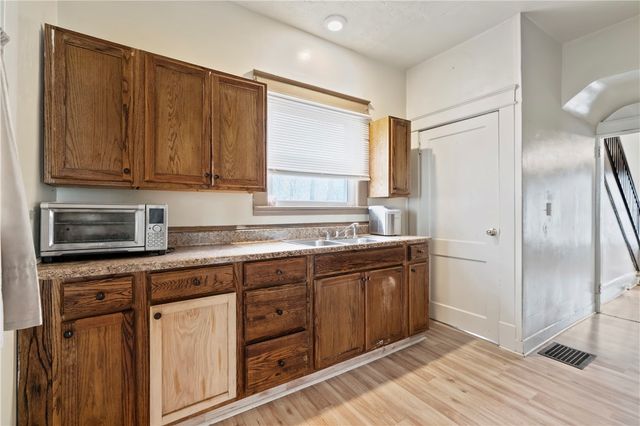 11 E Moody Ave, New Castle, PA 16101