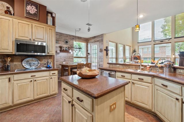 2107 Hilton Head DR, Round Rock, TX 78664