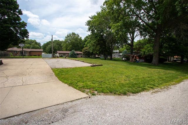 83 Memorial Court, Highland, IL 62249