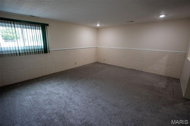83 Memorial Court, Highland, IL 62249