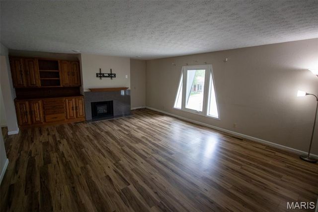 83 Memorial Court, Highland, IL 62249