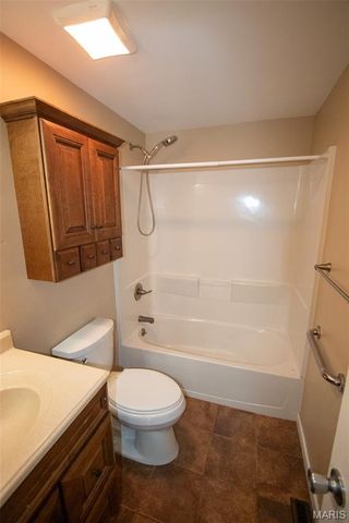 83 Memorial Court, Highland, IL 62249