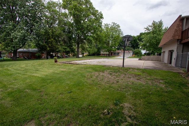 83 Memorial Court, Highland, IL 62249