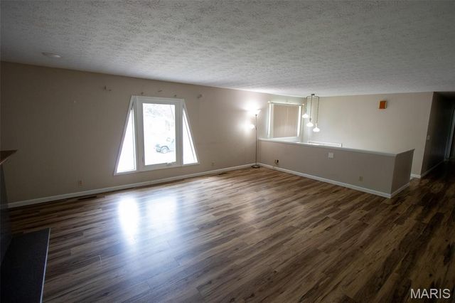 83 Memorial Court, Highland, IL 62249