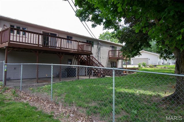 83 Memorial Court, Highland, IL 62249