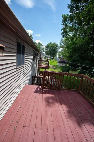 83 Memorial Court, Highland, IL 62249