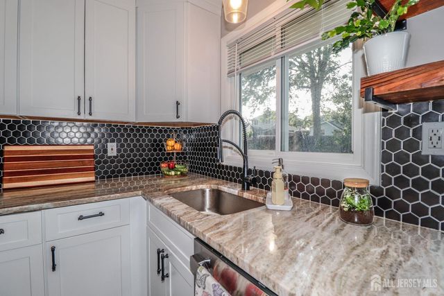 496 Outlook Avenue, Colonia, NJ 07067