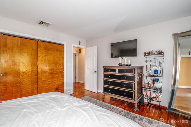 496 Outlook Avenue, Colonia, NJ 07067