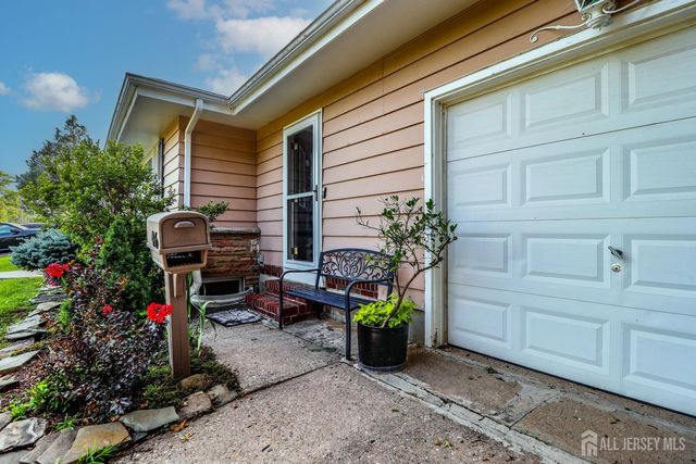 496 Outlook Avenue, Colonia, NJ 07067