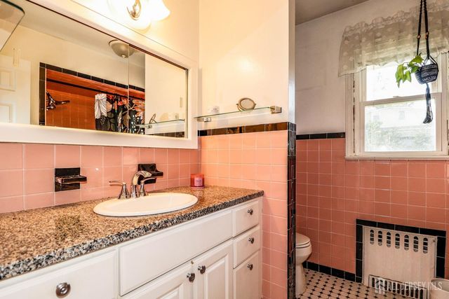 496 Outlook Avenue, Colonia, NJ 07067