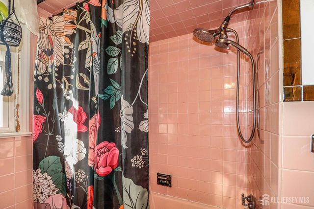 496 Outlook Avenue, Colonia, NJ 07067
