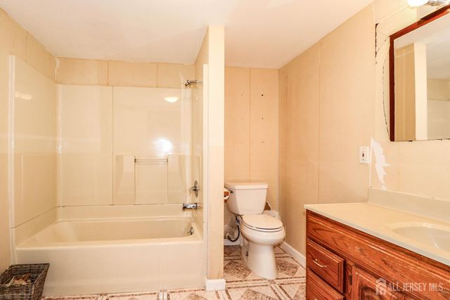 496 Outlook Avenue, Colonia, NJ 07067