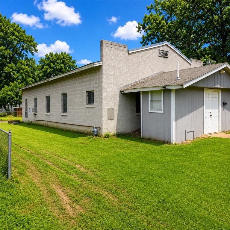 507 N Navasota, Hearne, TX 77859 — photo 2