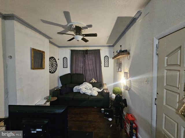 902 W SOMERSET ST, Philadelphia, PA 19133