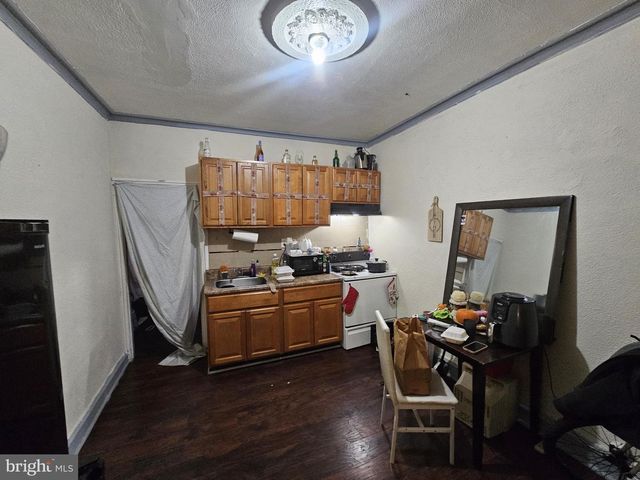 902 W SOMERSET ST, Philadelphia, PA 19133