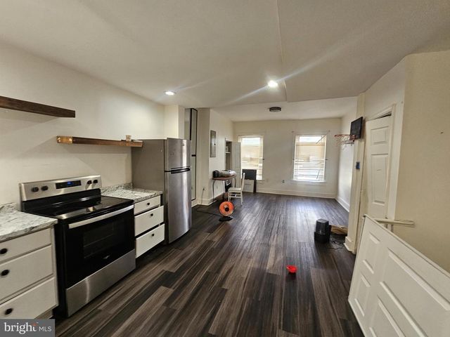 902 W SOMERSET ST, Philadelphia, PA 19133