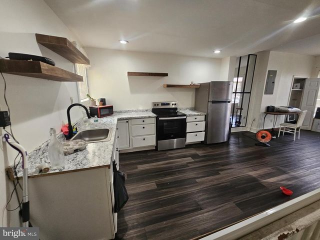 902 W SOMERSET ST, Philadelphia, PA 19133