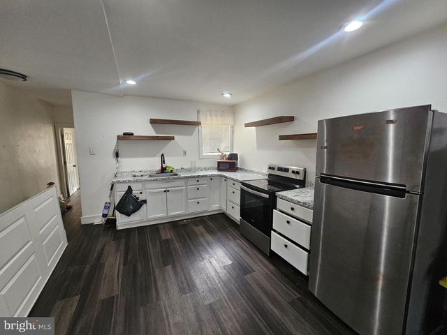 902 W SOMERSET ST, Philadelphia, PA 19133