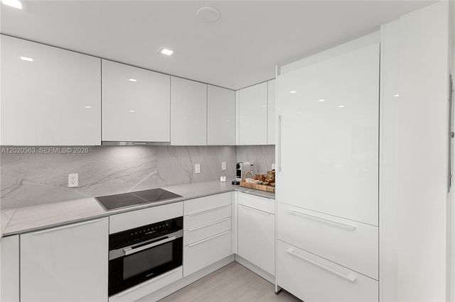 2101 NE Brickell Ave 2302, Miami, FL 33129