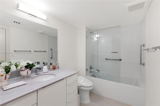 2101 NE Brickell Ave 2302, Miami, FL 33129