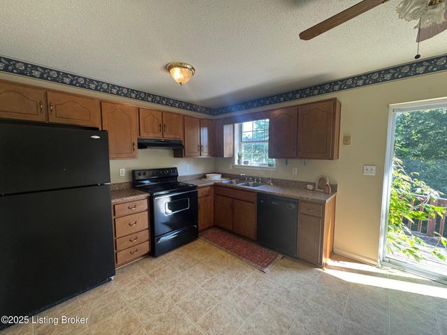 465 Wagon Wheel Trail, Radcliff, KY 40160