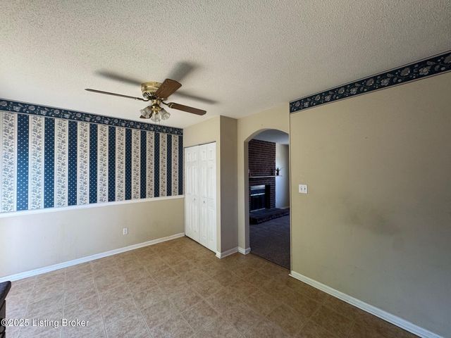 465 Wagon Wheel Trail, Radcliff, KY 40160