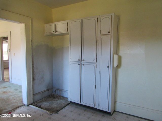 1985 ROWE Avenue, Jacksonville, FL 32208